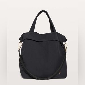 Lululemon On My Level Bag Large 30L black with gold hardware